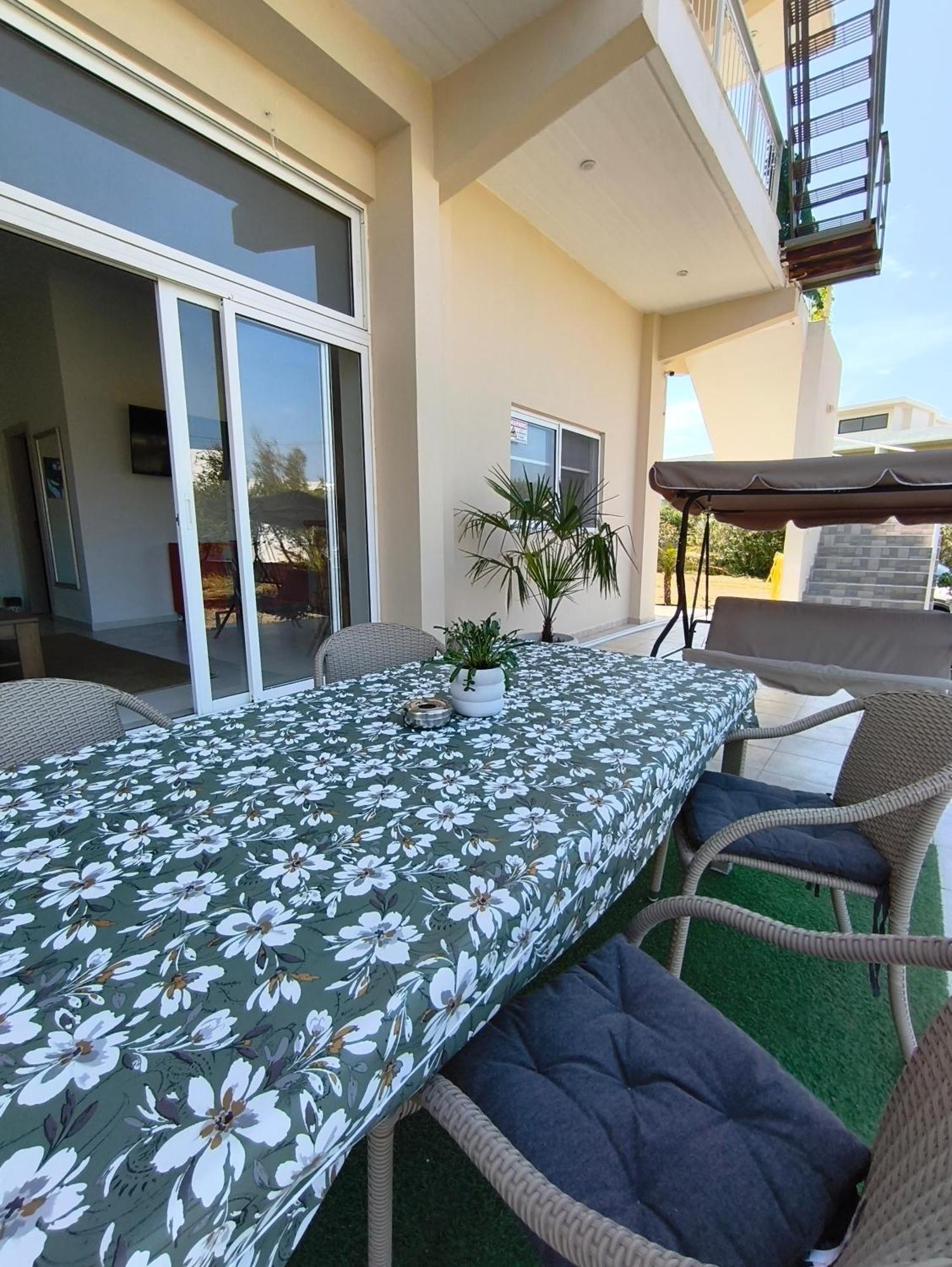 Spacious Beach House Theologos Exterior photo